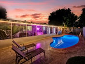 Beachside Haven with Pool & BBQ. 6 min to Beach