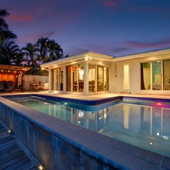 Seaside Retreat. Heated Pool/BBQ. Tiki Bar