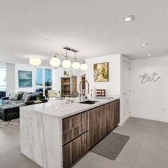 Monthly - Lux Condo - Huge Private Patio  - Hotel Amenities