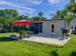 Wiltons Garden Getaway | Walk to Wilton Dr | BBQ