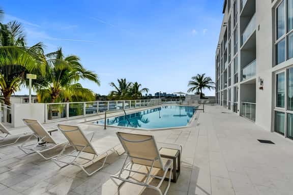 Lux Beach Condo. Hotel Amenities - Image 1