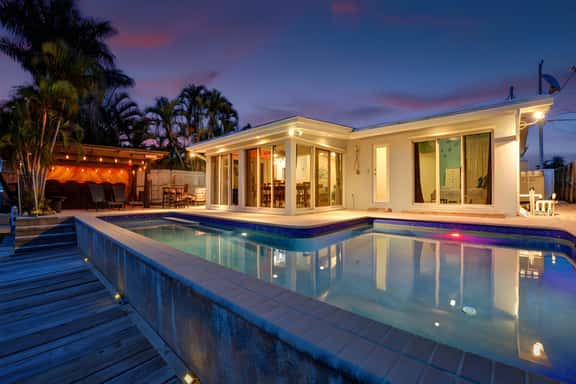Seaside Retreat. Heated Pool/BBQ. Tiki Bar - Image 1