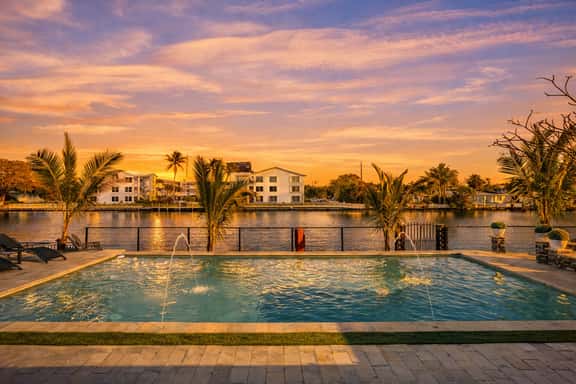 Waterfront Escape w Pool, Dockside Lounge & Games - Image 1
