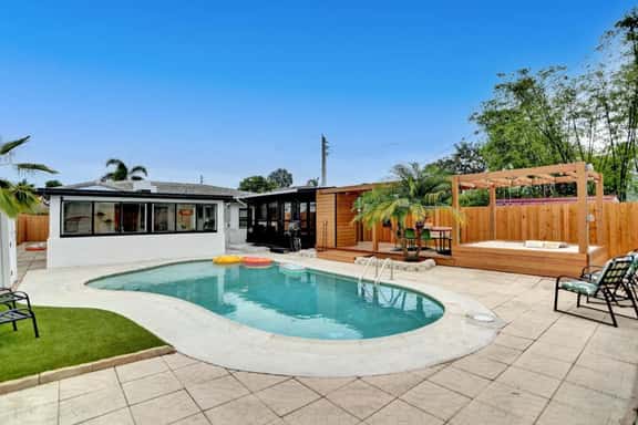 Monthly - Newly Renovated | Private Paradise | Pool/BBQ/Gazebo - Image 1