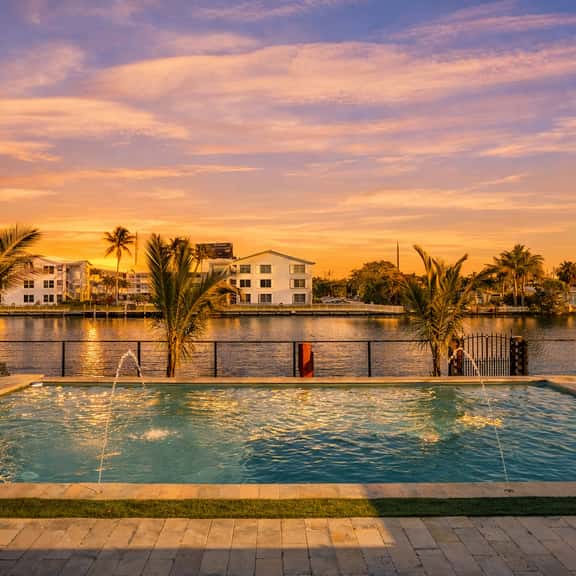 Waterfront Escape w Pool, Dockside Lounge & Games - Image 1