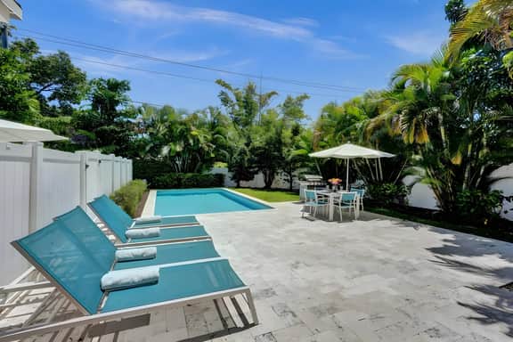 Romantic Retreat w/ Private Pool. Near Las Olas