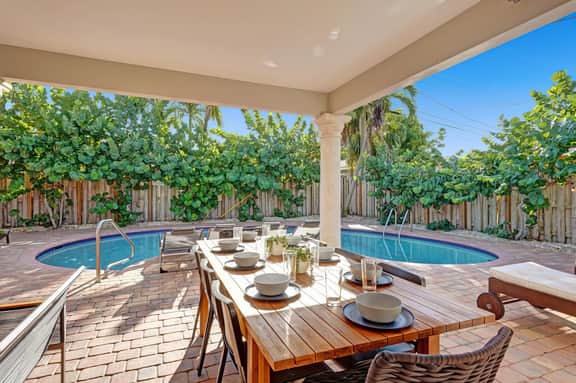 Family Beach Home. Pool & BBQ