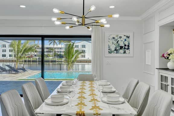 Waterfront Escape w Pool, Dockside Lounge & Games