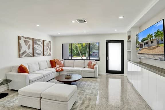 Monthly - 1228 Stylish 2BR