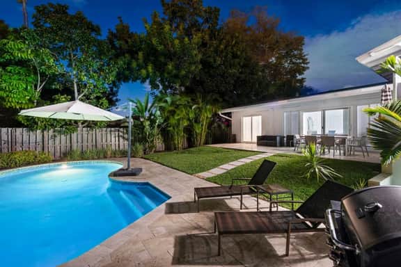 Extended Stay Waterfront Pool House 40' Boat Dock - Image 4