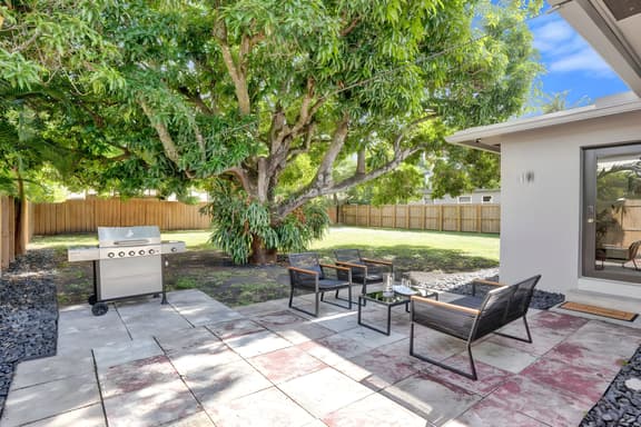 Stylish 2BR • Game Room • Big Yard • Near Beach