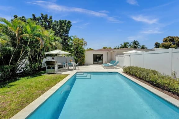 Monthly - 1210 Duplex - Romantic Retreat