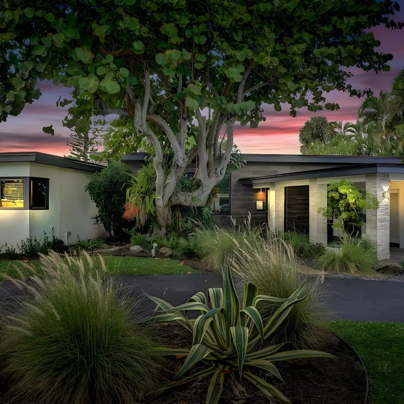 Private Waterfront Home in Wilton Manors | Dock & BBQ | Minutes From The Beach