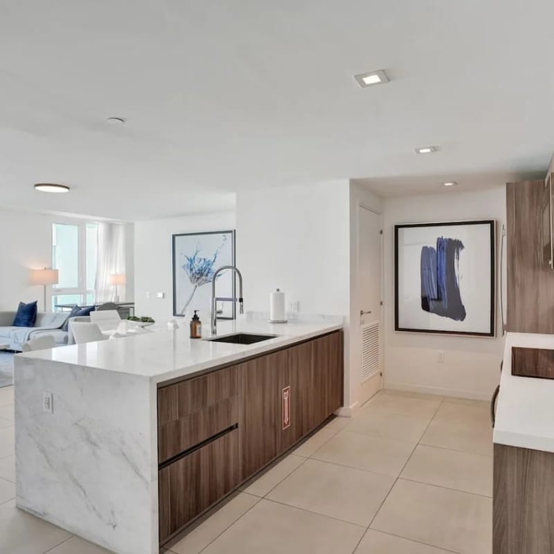 Monthly - Exclusive 616 Condo